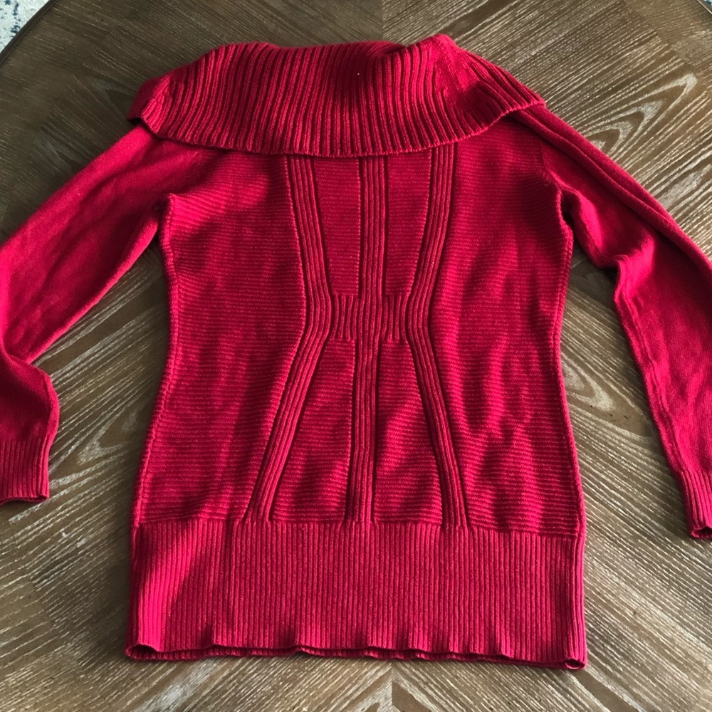 Size small. 60% cotton 40%acrylic.